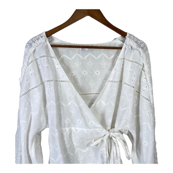 ZARA White Eyelet Cutout Long Sleeve True Wrap Top Shirt Size Small - Picture 4 of 10